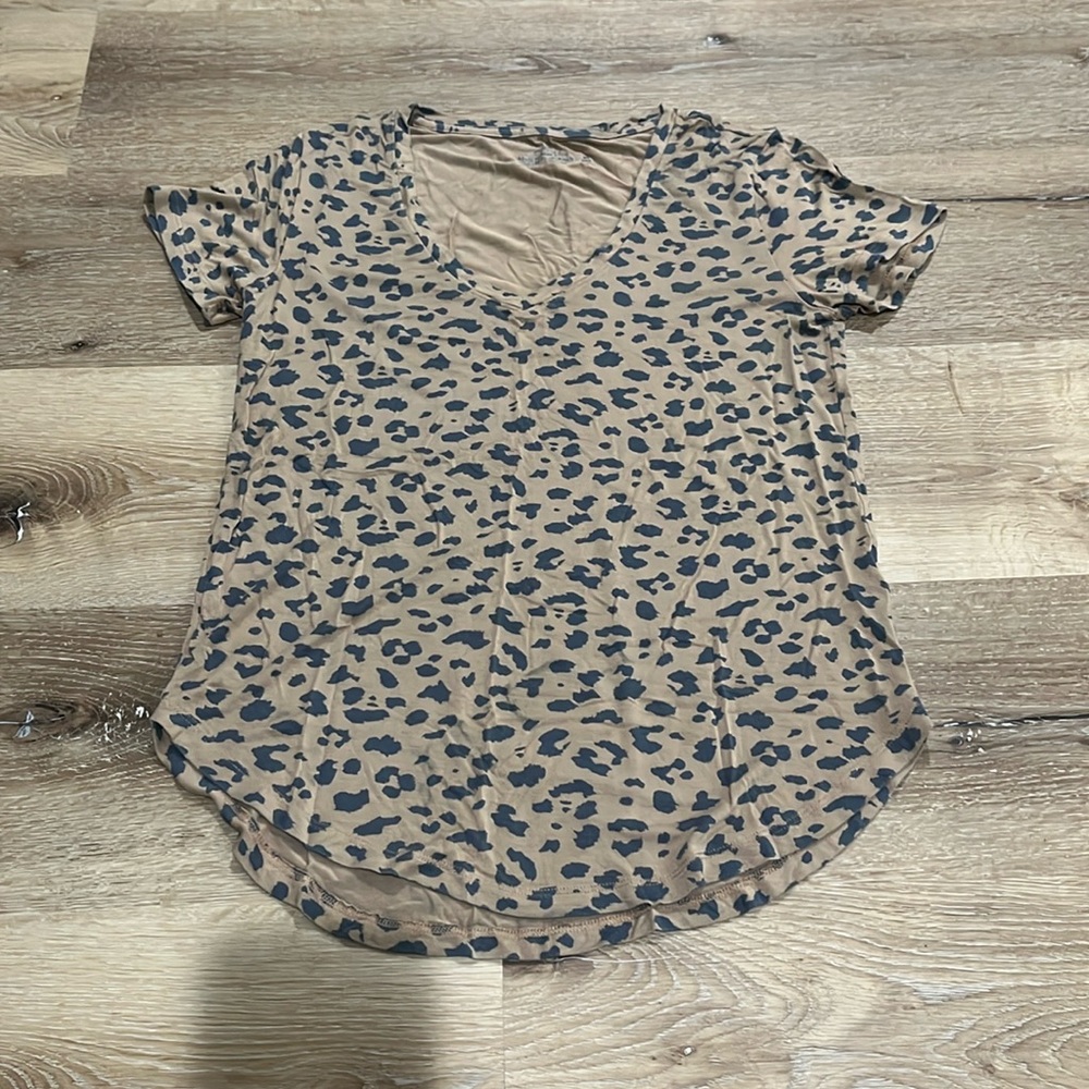 Abercrombie & Fitch drapey v-neck tee - size XS